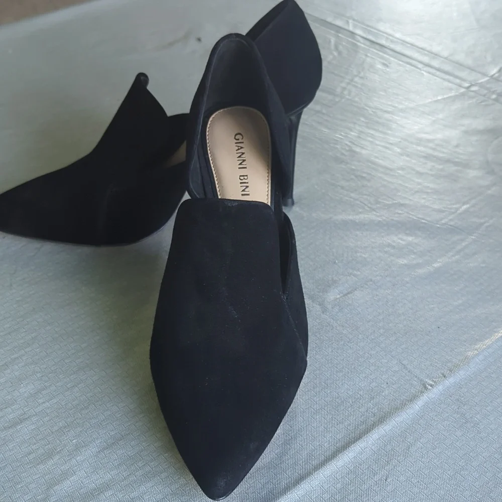 Gianni Bini Women's Faux Suede Heels EUC - Picture 3 of 10